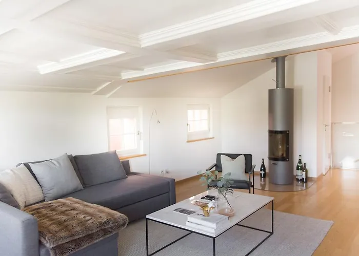 Side Location Bellevue Apartment *