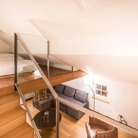 Side Location Bellevue Apartament